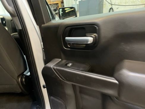Used 2022 Chevrolet Silverado 1500 Custom AWD/4WD image 28
