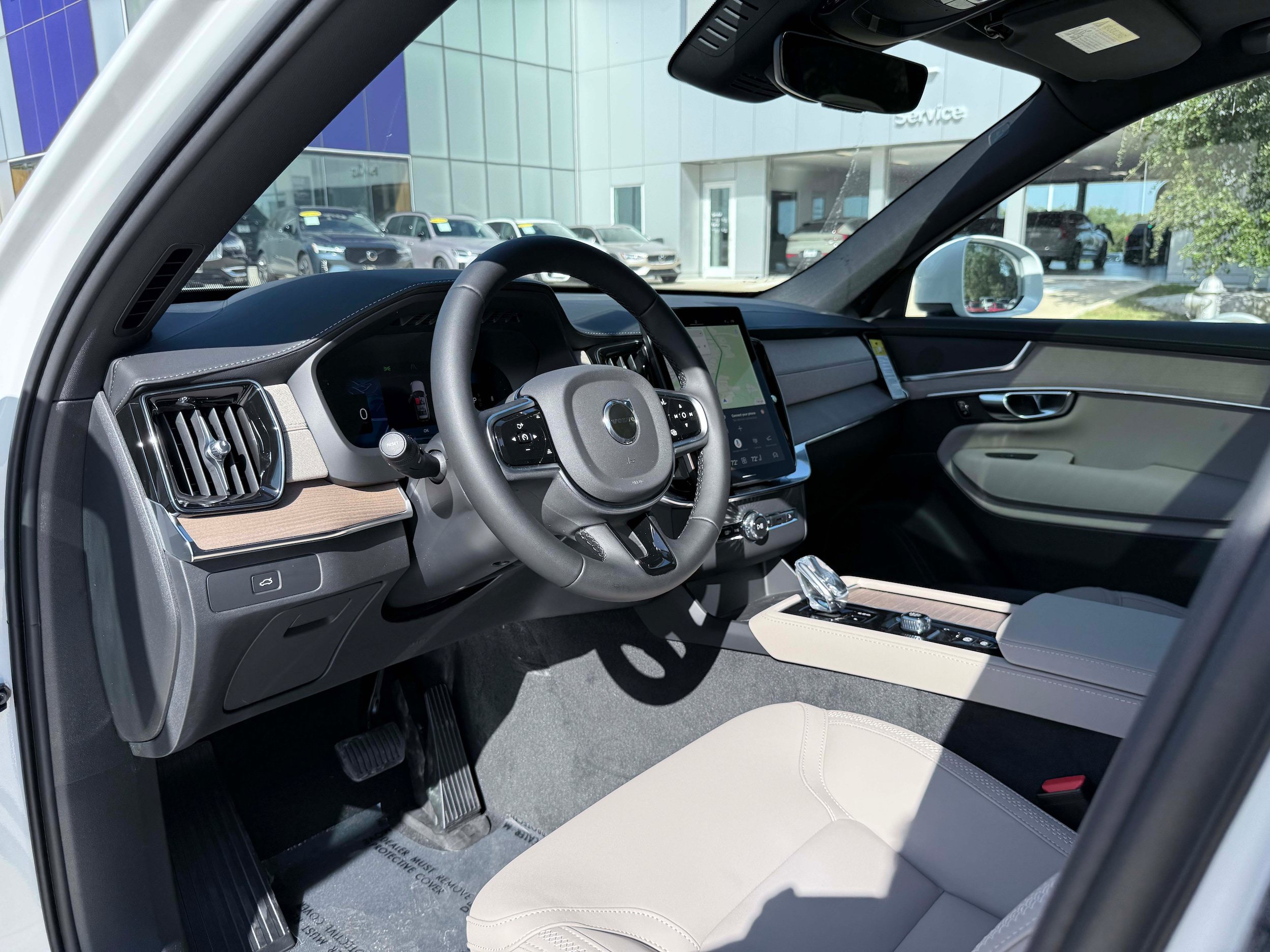 New 2026 Volvo XC90 B6 Plus w/ Protection Package Premier AWD/4WD image 11
