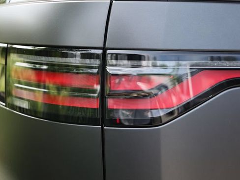 New 2026 Land Rover Discovery Limited Edition AWD/4WD image 18