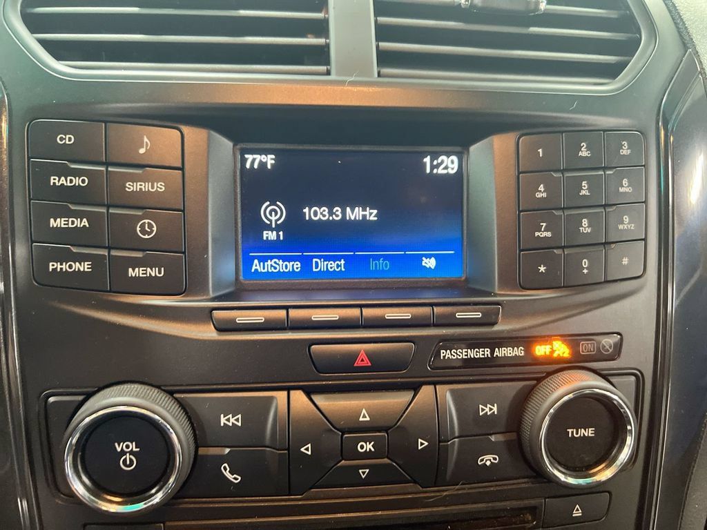 Used 2017 Ford Explorer XLT FWD image 14