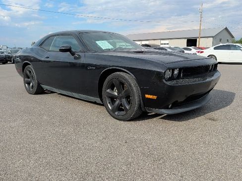 Used 2014 Dodge Challenger SXT Plus RWD image 2