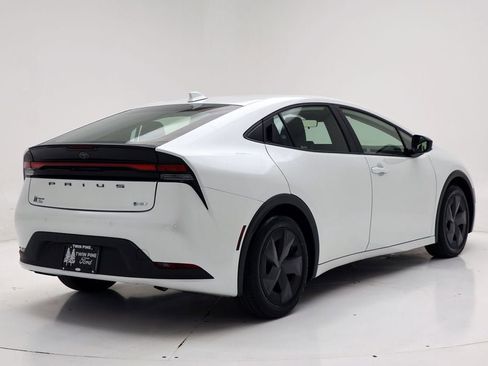 Used 2024 Toyota Prius LE image 9