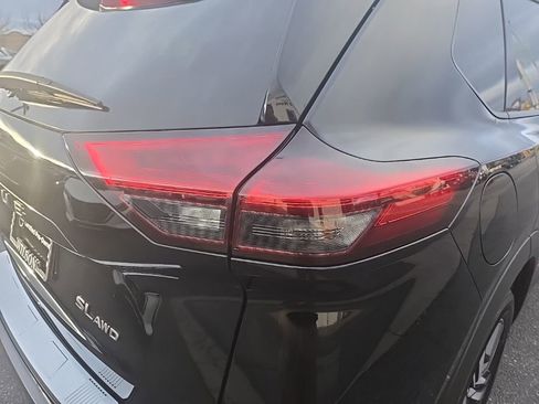 Used 2025 Nissan Rogue SL image 37