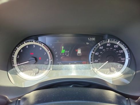 Used 2025 Toyota Highlander XLE image 23