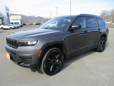 Certified 2023 Jeep Grand Cherokee L Laredo image 1