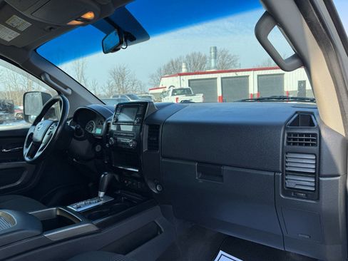 Used 2015 Nissan Titan SV image 19