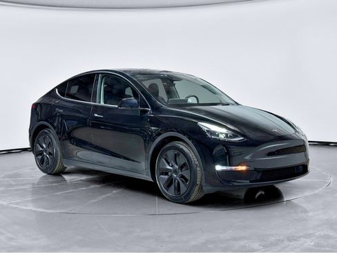 Used 2025 Tesla Model Y Long Range image 4