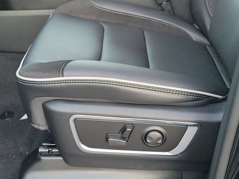 New 2026 RAM 1500 Laramie AWD/4WD image 13