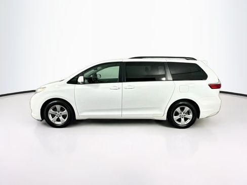 Used 2017 Toyota Sienna LE FWD image 4