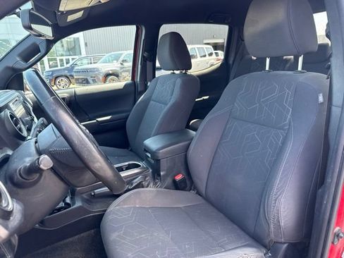 Used 2017 Toyota Tacoma TRD Sport w/ Tow Package (A/T) AWD/4WD image 14