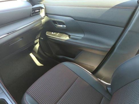Certified 2025 Nissan Kicks SR FWD image 22
