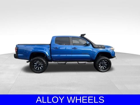 Used 2018 Toyota Tacoma SR5 image 3