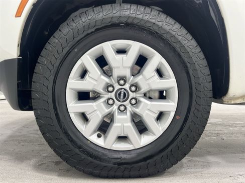 Used 2023 Nissan Frontier SV image 10