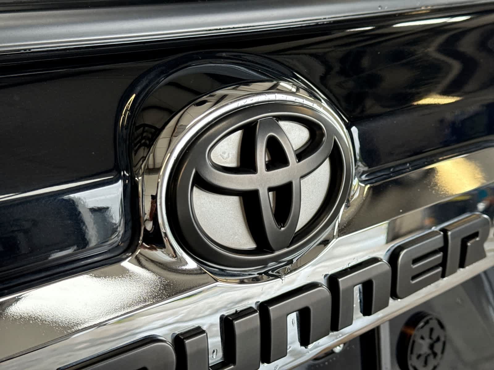 Used 2021 Toyota 4Runner Limited AWD/4WD image 18