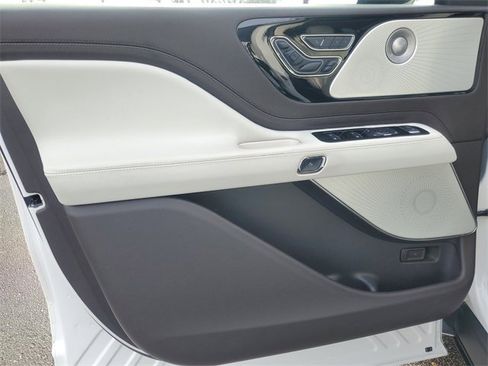 Used 2023 Lincoln Aviator Black Label w/ Jet Package image 12