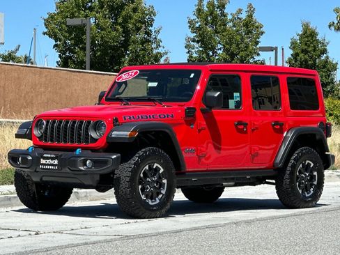 Used 2025 Jeep Wrangler Unlimited Rubicon 4xe w/ Convenience Group AWD/4WD image 8