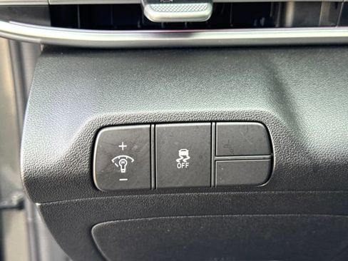 Certified 2024 Hyundai Elantra Limited image 29