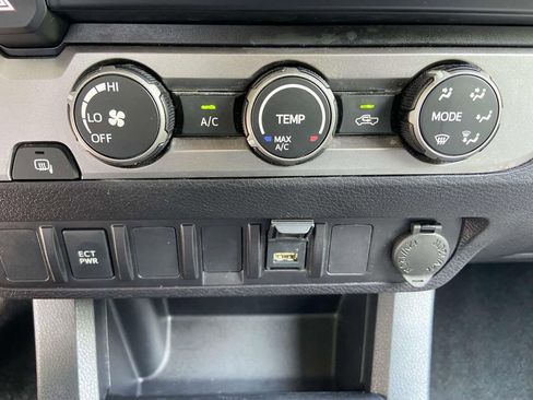 Used 2022 Toyota Tacoma SR RWD image 22