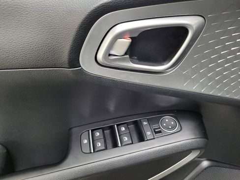 Used 2025 Kia Soul LX w/ LX Technology Package image 27