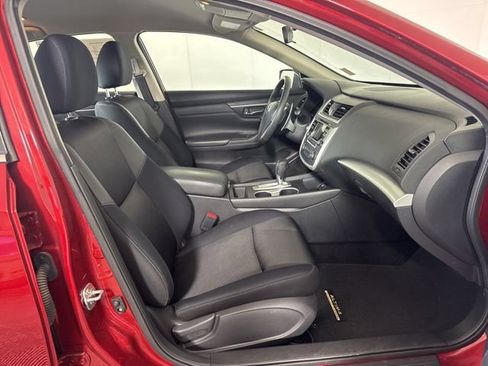 Used 2017 Nissan Altima 2.5 SR w/ Midnight Edition Package FWD image 4