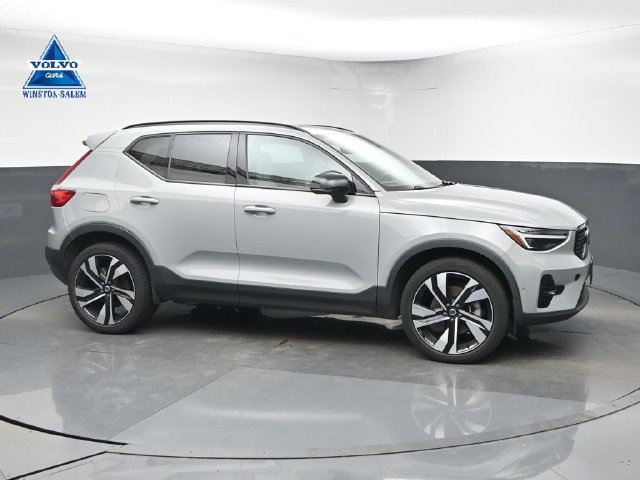 Used 2024 Volvo XC40 B5 Plus w/ Protection Package Premier AWD/4WD image 1