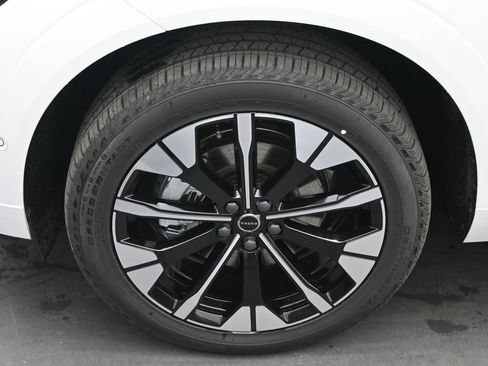 New 2026 Volvo XC60 B5 Plus w/ Protection Package Premier AWD/4WD image 4