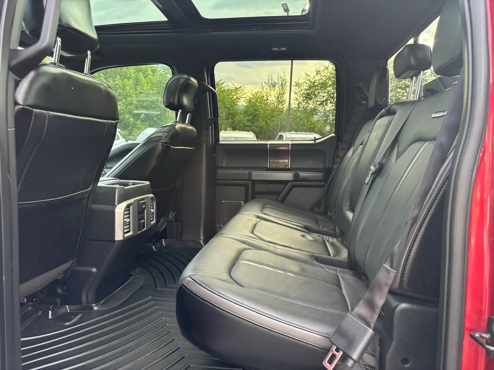 Used 2015 Ford F150 Platinum w/ Equipment Group 701A Luxury AWD/4WD image 17