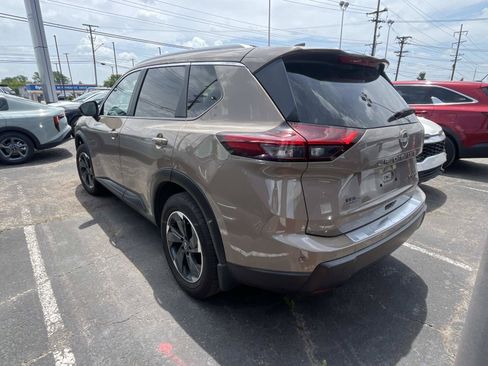Used 2024 Nissan Rogue SV w/ SV Premium Package AWD/4WD image 5