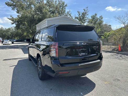 Certified 2024 Chevrolet Suburban Z71 w/ Luxury Package AWD/4WD image 4