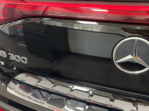 Used 2023 Mercedes-Benz EQB 300 4MATIC w/ Driver Assistance Package image 18