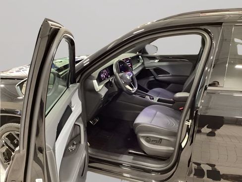 Certified 2025 Volkswagen Tiguan SE R-Line AWD/4WD image 11