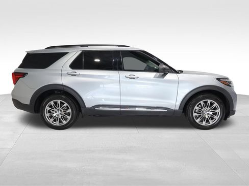 Used 2025 Ford Explorer Active w/ Active Comfort Package AWD/4WD image 5