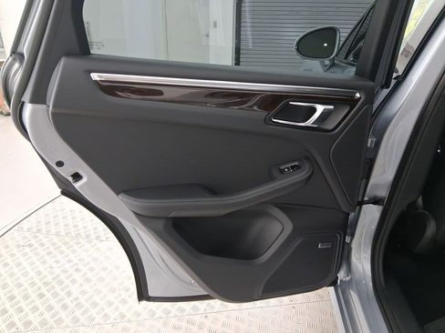 Used 2026 Porsche Macan image 31