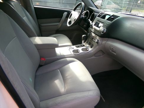 Used 2012 Toyota Highlander SE image 11
