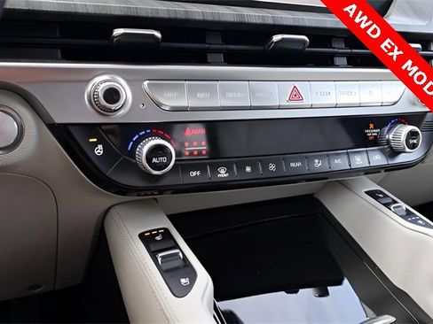 Used 2024 Kia Telluride EX image 27