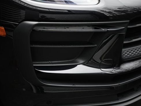 Used 2024 Porsche Macan image 15