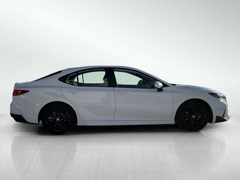 Used 2025 Toyota Camry SE image 6