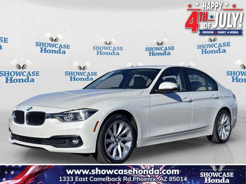 Used 2018 BMW 320i xDrive Sedan AWD/4WD image 1