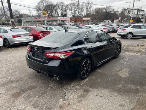 Used 2018 Toyota Camry XSE image 5