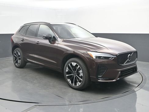 New 2026 Volvo XC60 B5 Plus AWD/4WD image 9