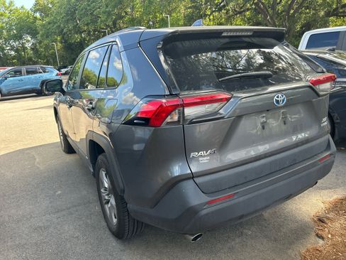 Used 2022 Toyota RAV4 XLE image 7