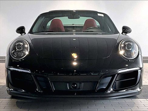 Used 2018 Porsche 911 Targa 4 GTS image 13