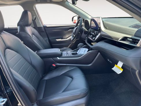 New 2026 Toyota Highlander XLE image 15