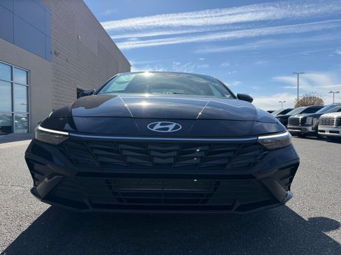 Certified 2025 Hyundai Elantra Sport image 23