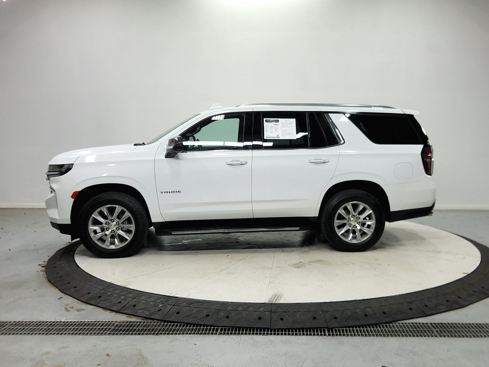 Used 2024 Chevrolet Tahoe Premier RWD image 5