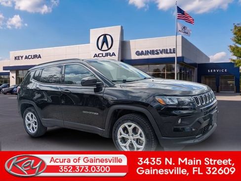 Used 2024 Jeep Compass Latitude AWD/4WD image 1