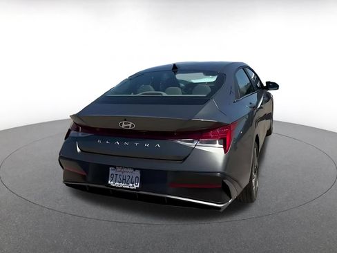 Used 2025 Hyundai Elantra SEL FWD image 12
