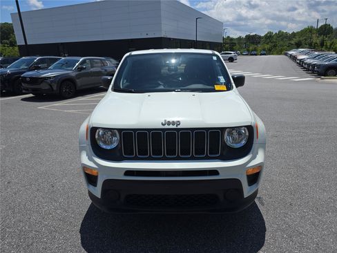 Used 2023 Jeep Renegade Latitude AWD/4WD image 8