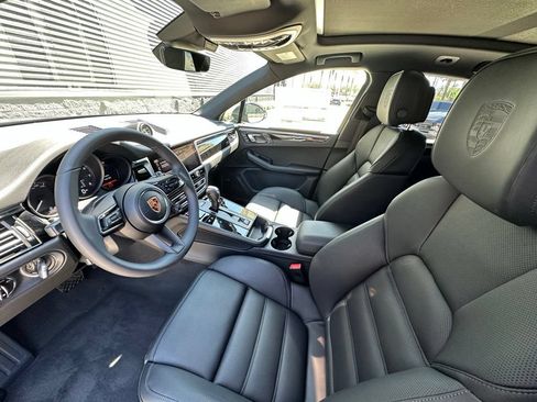 Used 2026 Porsche Macan AWD/4WD image 4