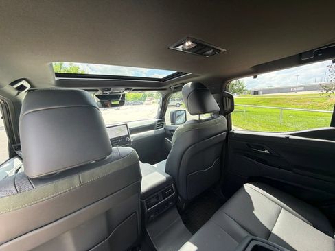Used 2025 Lexus GX 550 w/ Accessory Package (CT) AWD/4WD image 49
